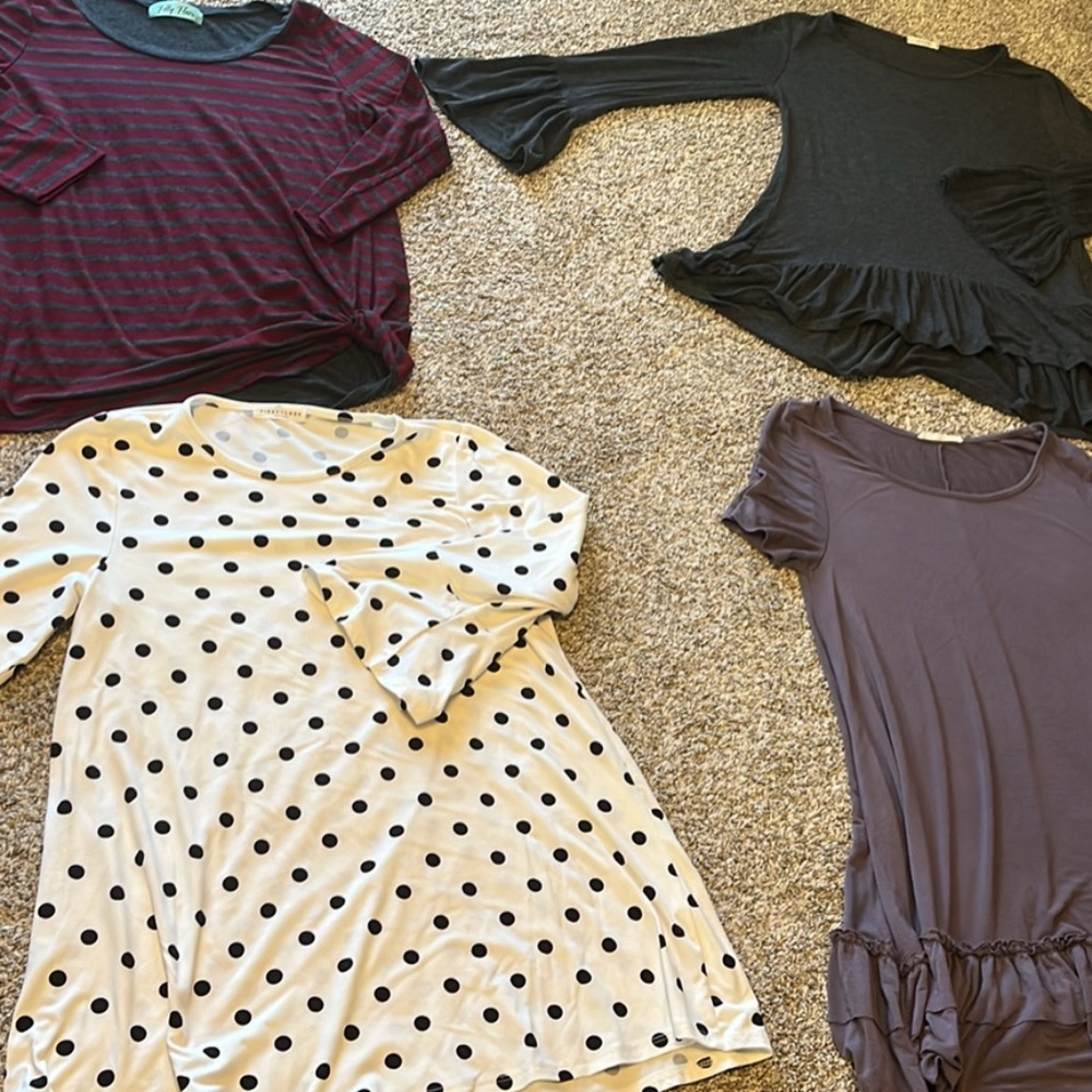 4 size small women’s boutique tops